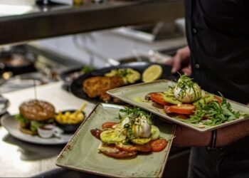 High Cost, Emotional Appeal Stops Restauranters From Kitchen Automation?