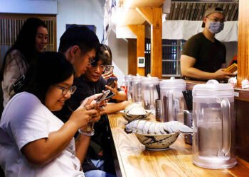 A 14-Legged Giant Isopod Takes Spotlight at Taipei Restaurant
