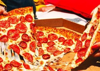 Pizza Hut Launches Big New Yorker Pizza Bagel in Collaboration with Local Food Truck